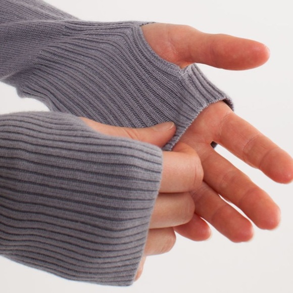 🤍⚡️Lululemon BOOLUX Transformation Wrap Fossil Cashmere blend🤍⚡️💕🥂 - Picture 6 of 15